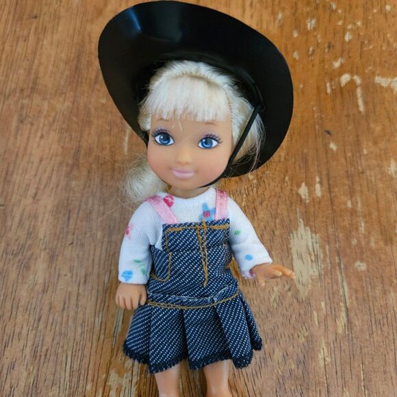 Small Cowgirl Barbie Chic Boutique 2006 - Picture 1 of 7